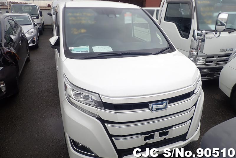 Toyota noah 2017 комплектации